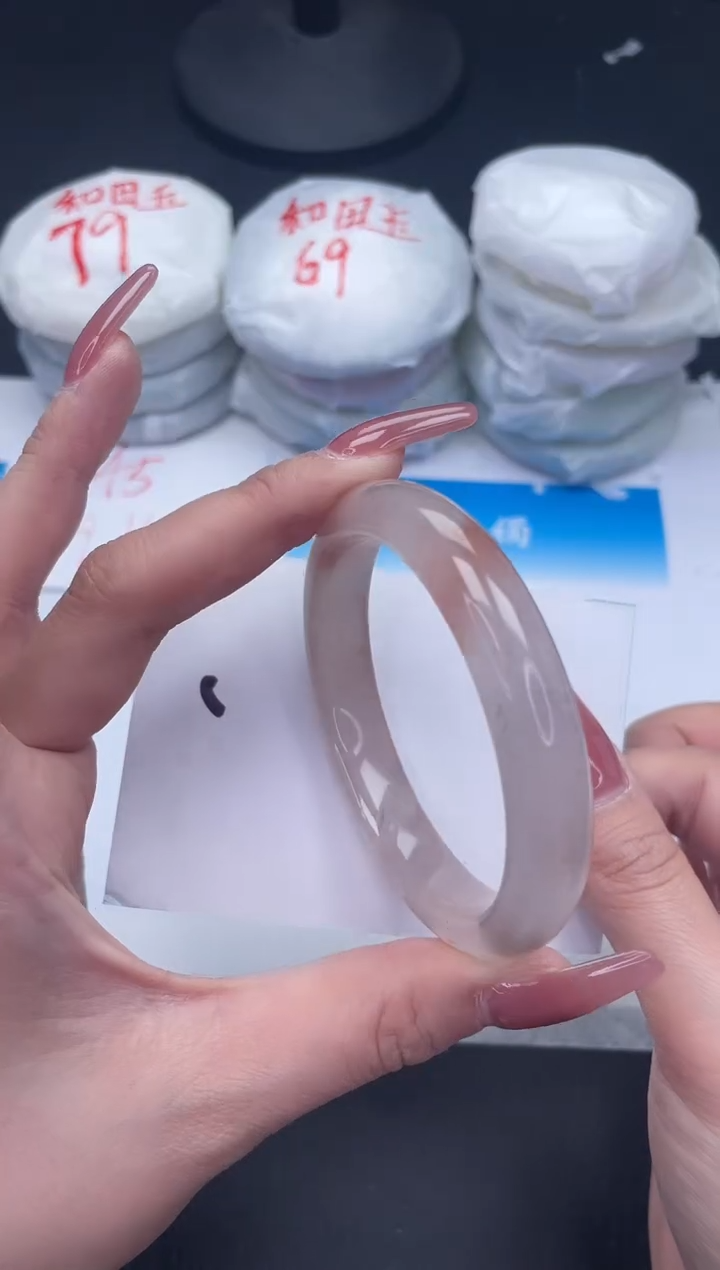 【闪购商品】石英质玉手镯未镶嵌240-56.9