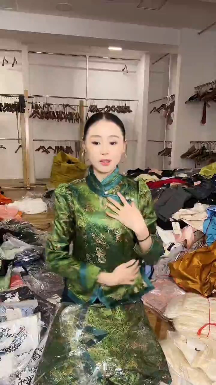 M码     100斤  外套