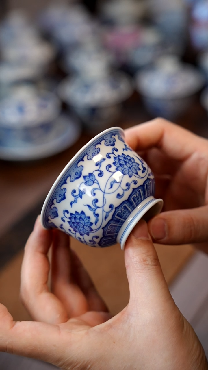【闪购商品】缠枝压手杯1111111111