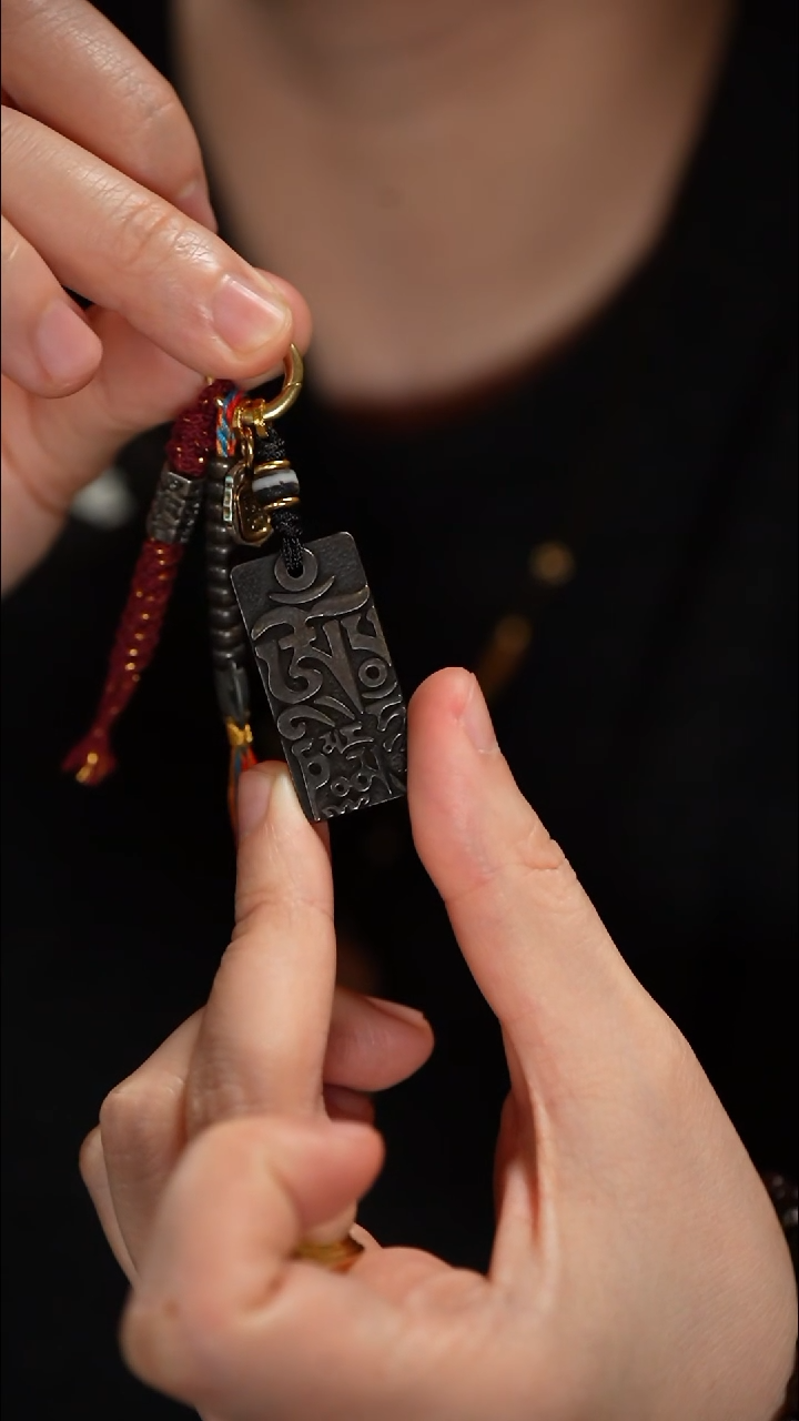 ·六字真言 挂件。长3.5宽1.7