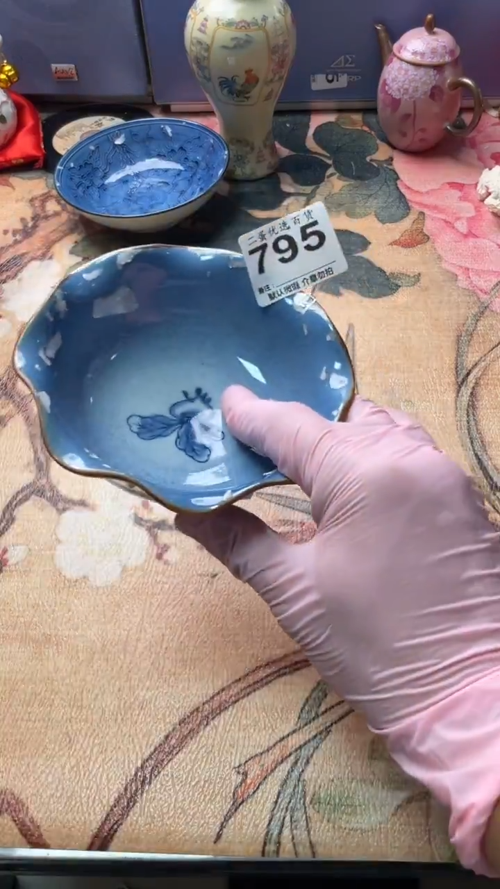 手工艺品琉璃小*白青色造型瓷器