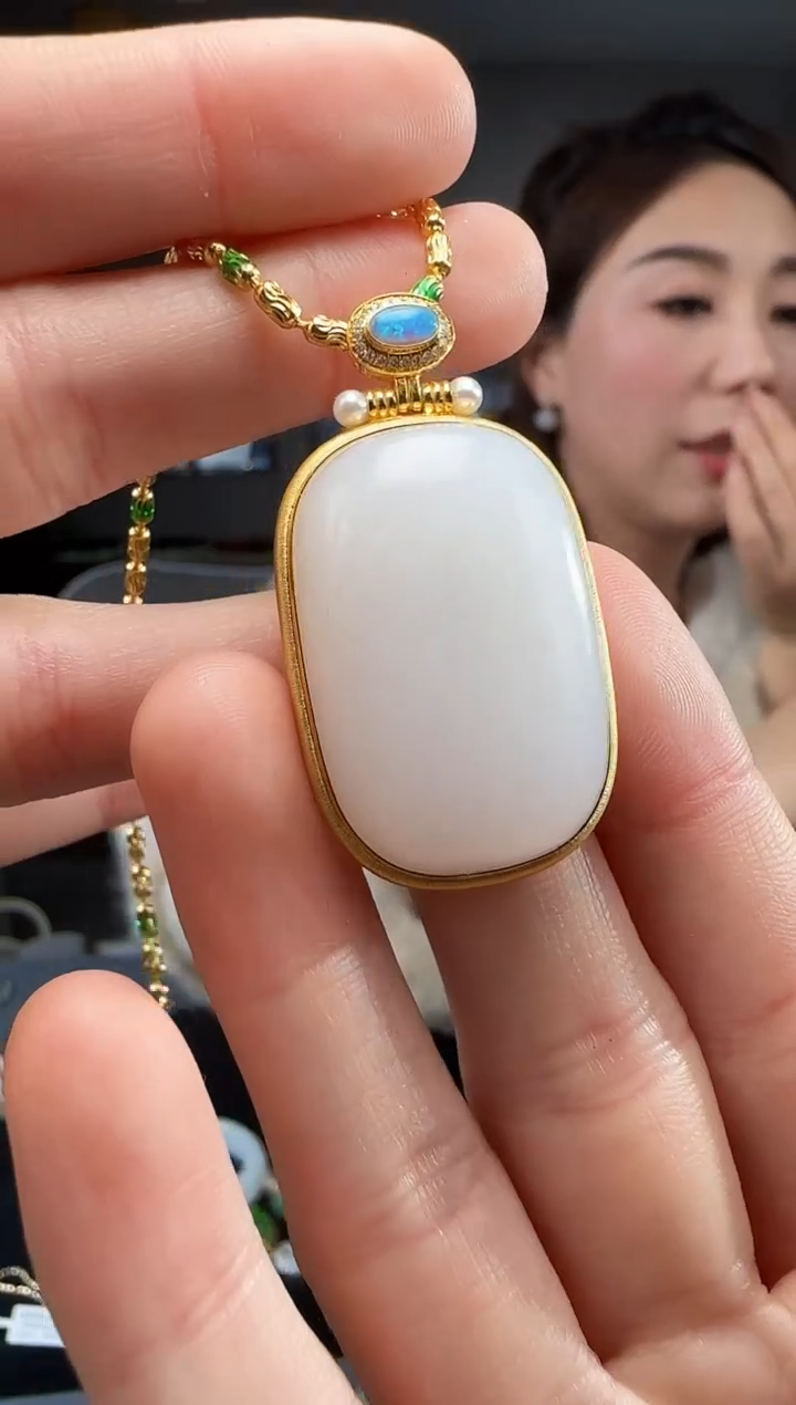 【闪购商品】和田玉吊坠(不含链)18K金镶嵌1