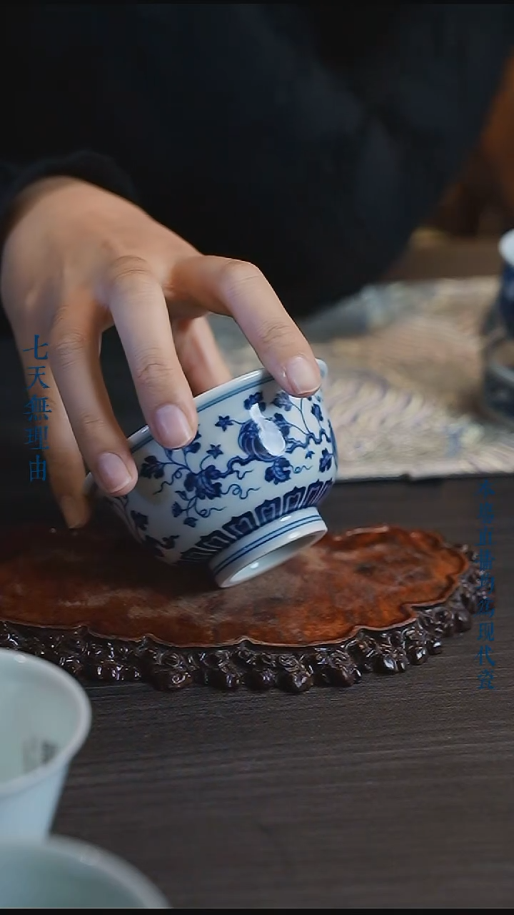 宁封窑青花瓜果纹饰压手