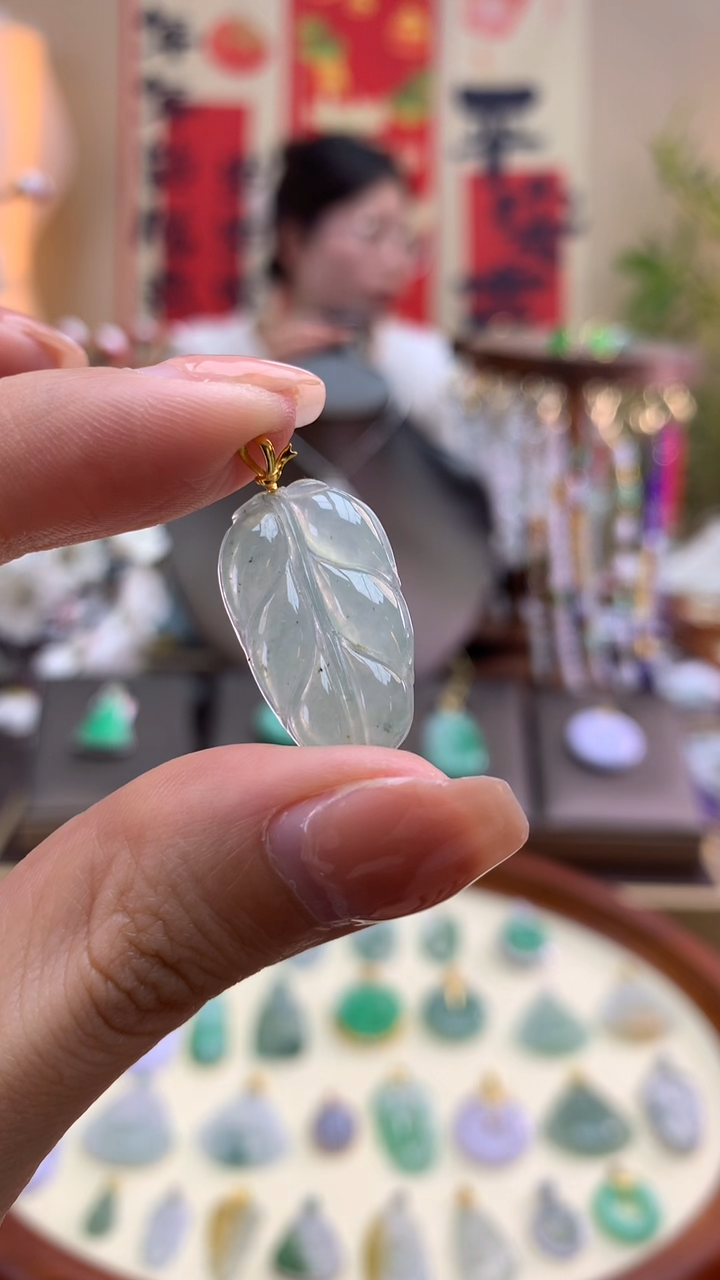 【闪购商品】翡翠颈饰18K金镶嵌叶子