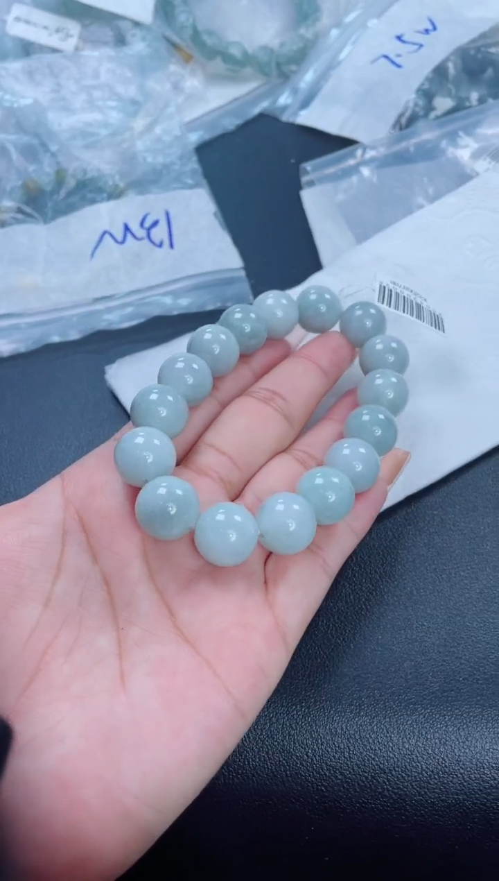 翡翠戒指未镶嵌珠串