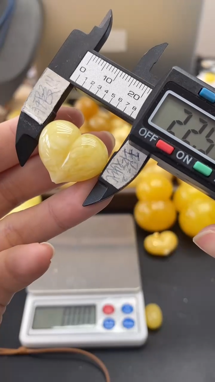 琥珀未镶嵌珠宝奇石1023