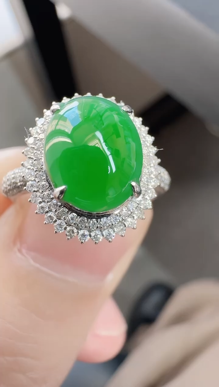 18K金镶嵌戒指翡翠寄售回流，24小时鉴赏期