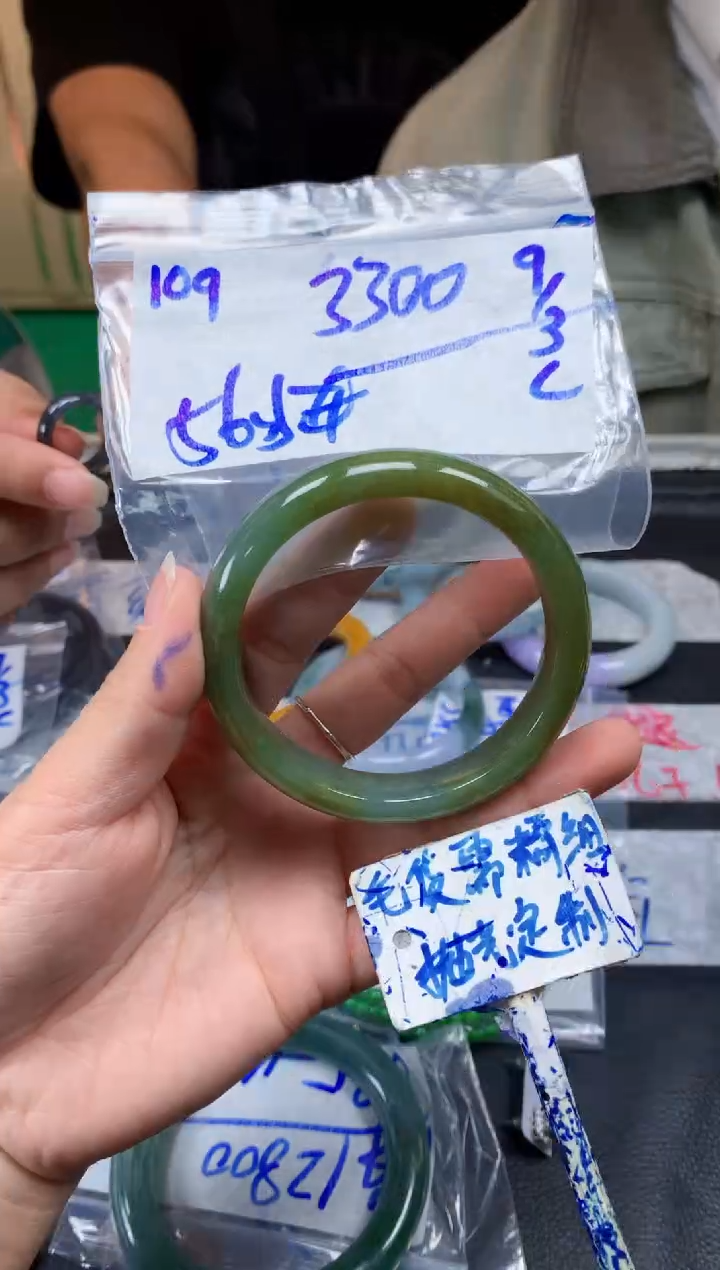【闪购商品】定制翡翠未镶嵌109毛货需精细抛光手镯多样性拍一发一