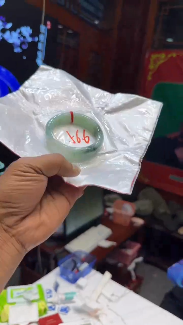 翡翠手镯未镶嵌手镯
