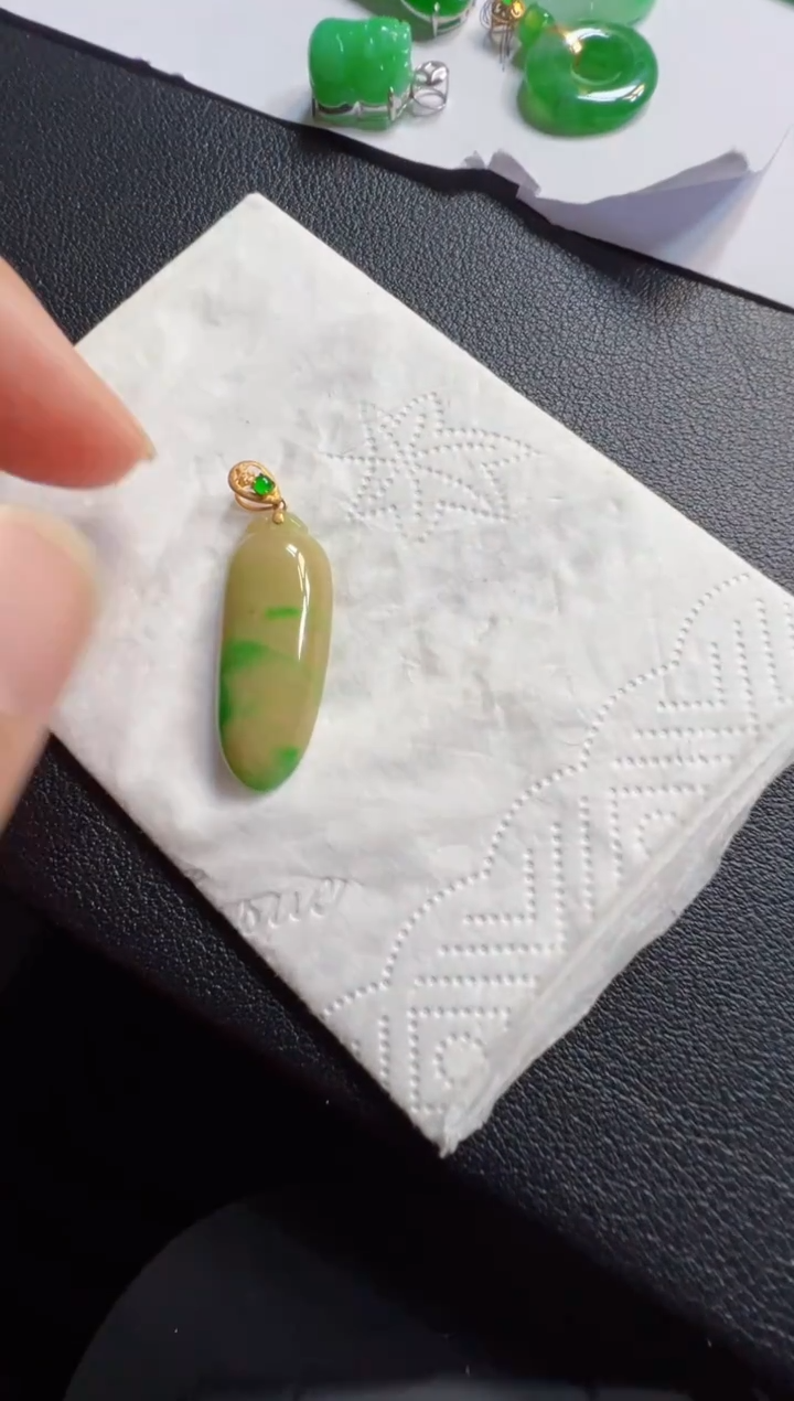 吊坠(不含链)18K金镶嵌翡翠980