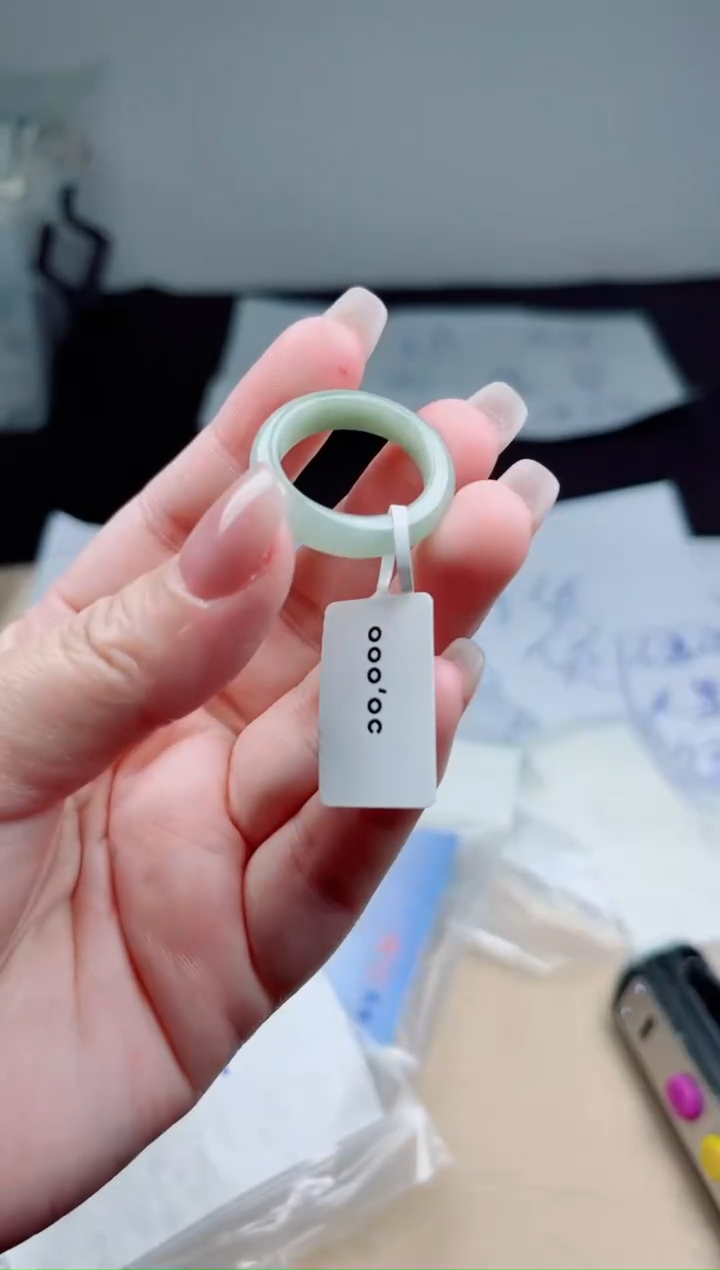 翡翠未镶嵌颈饰戒圈