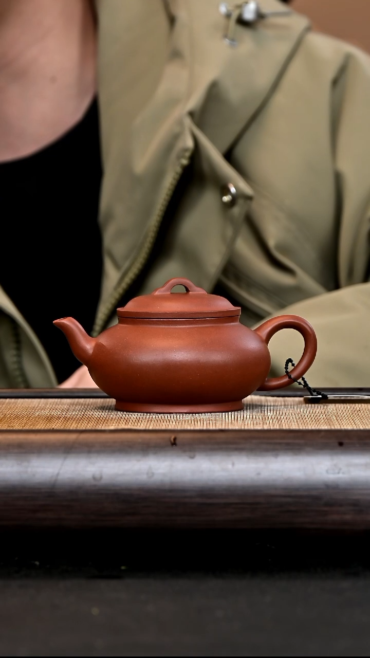 【闪购商品】紫砂茶壶XH9226 云桥先生 红清水