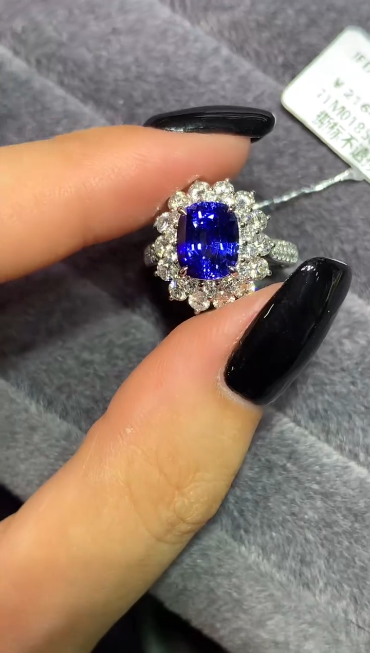 戒指蓝宝石18K金镶嵌3.29CT