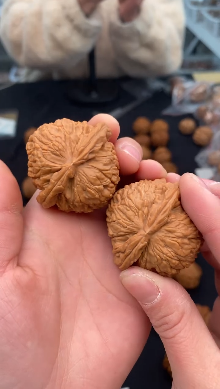 【闪购商品】文玩核桃把件白狮子42-t226