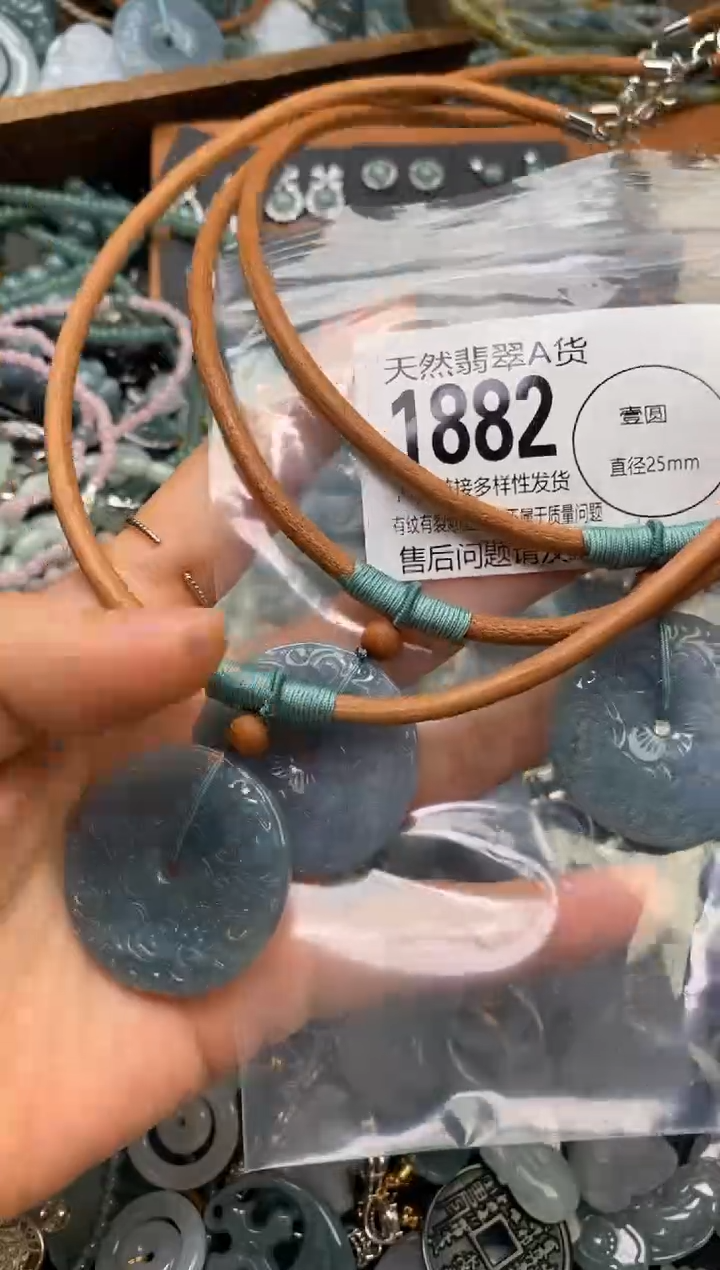 翡翠未镶嵌颈饰多样性发其一1882