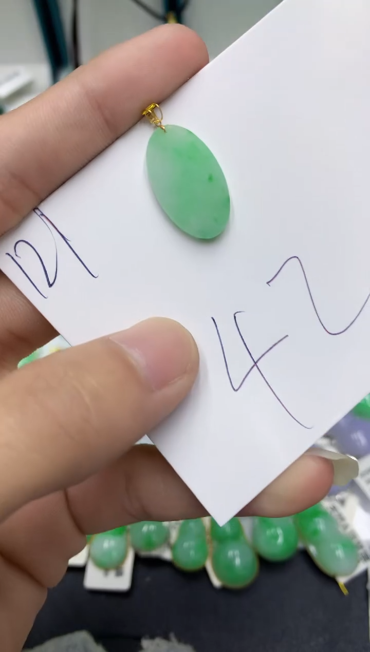 【闪购商品】翡翠颈饰18K金镶嵌翡翠