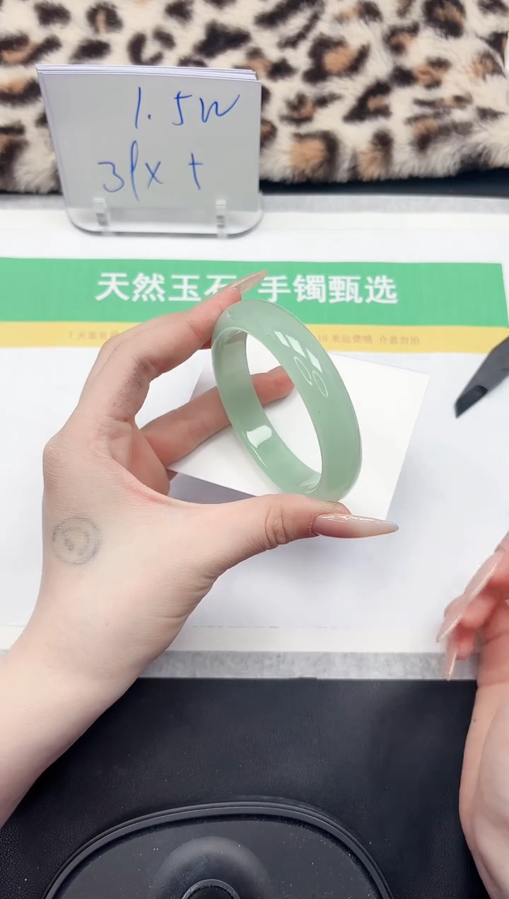 【闪购商品】石英质玉手镯未镶嵌162-57