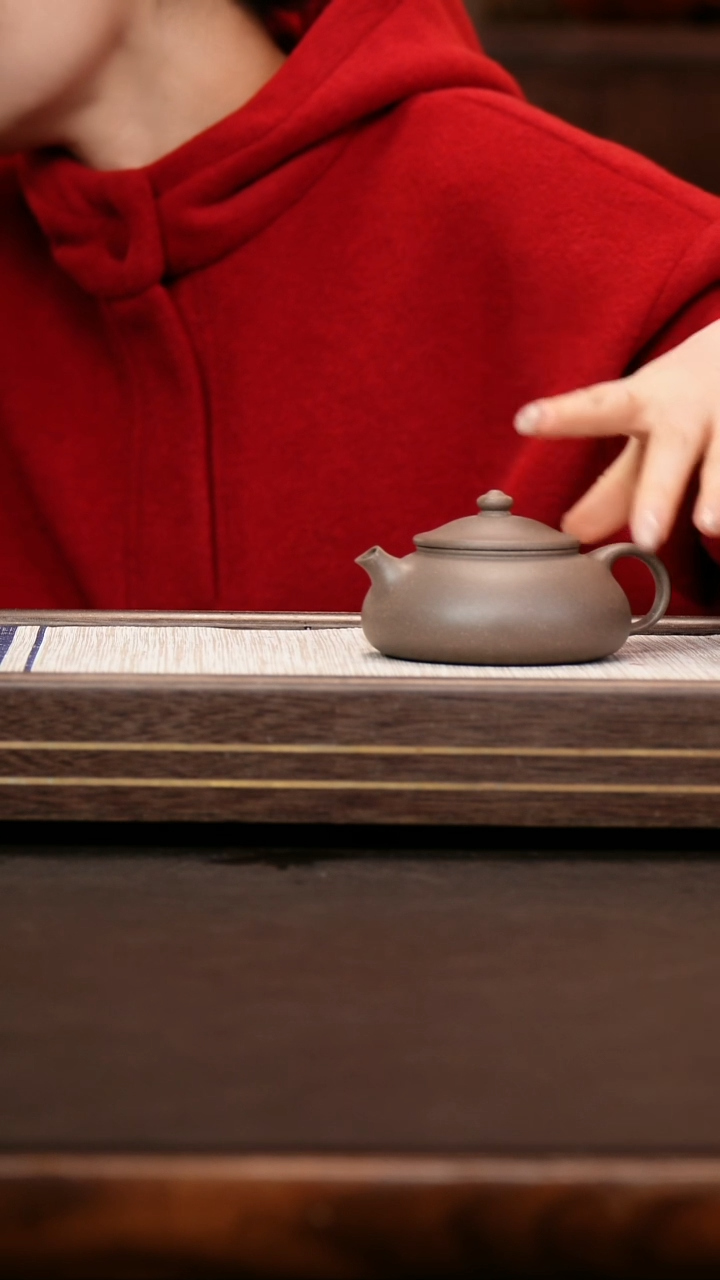 茶壶紫砂青灰段泥 鱼趣210cc 梅小章