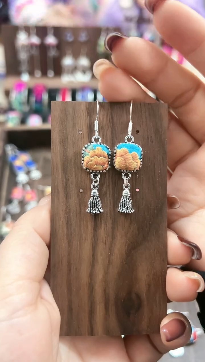 【闪购商品】织绣民族风老绣饰品198