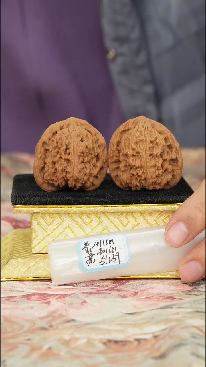 【闪购商品】文玩核桃把件赵喜满南将石