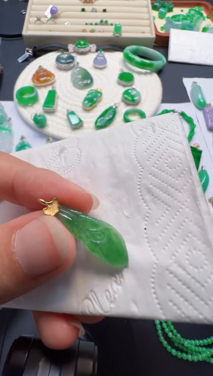 吊坠(不含链)18K金镶嵌翡翠268