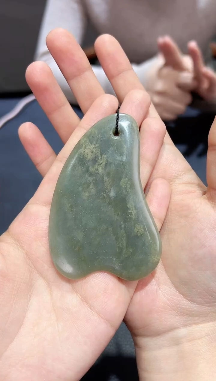 【闪购商品】和田玉吊坠(赠链)未镶嵌且末料青白玉刮痧板