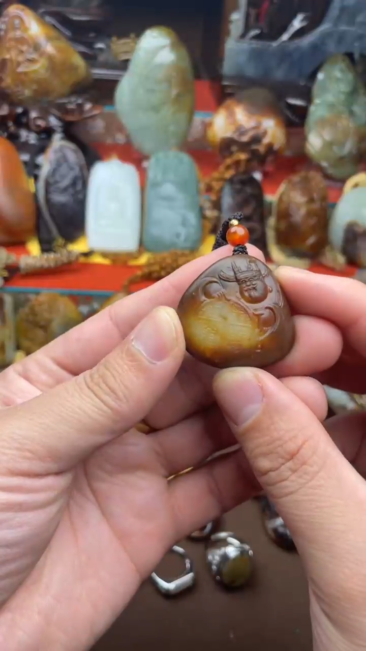 未镶嵌和田玉挂件黄沁财神