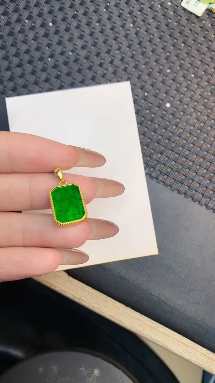 颈饰未镶嵌翡翠1