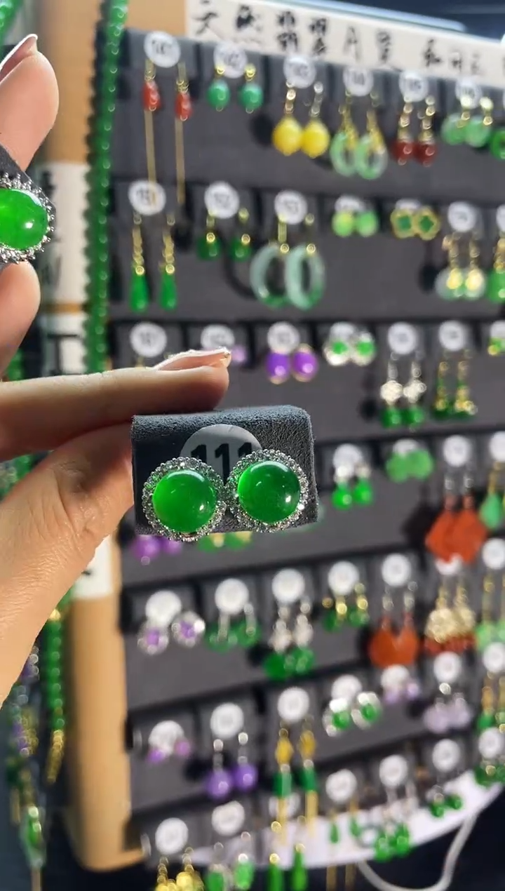 【闪购商品】翡翠耳饰银S925镶嵌111...