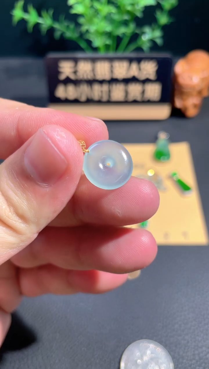 颈饰18K金镶嵌翡翠翡翠