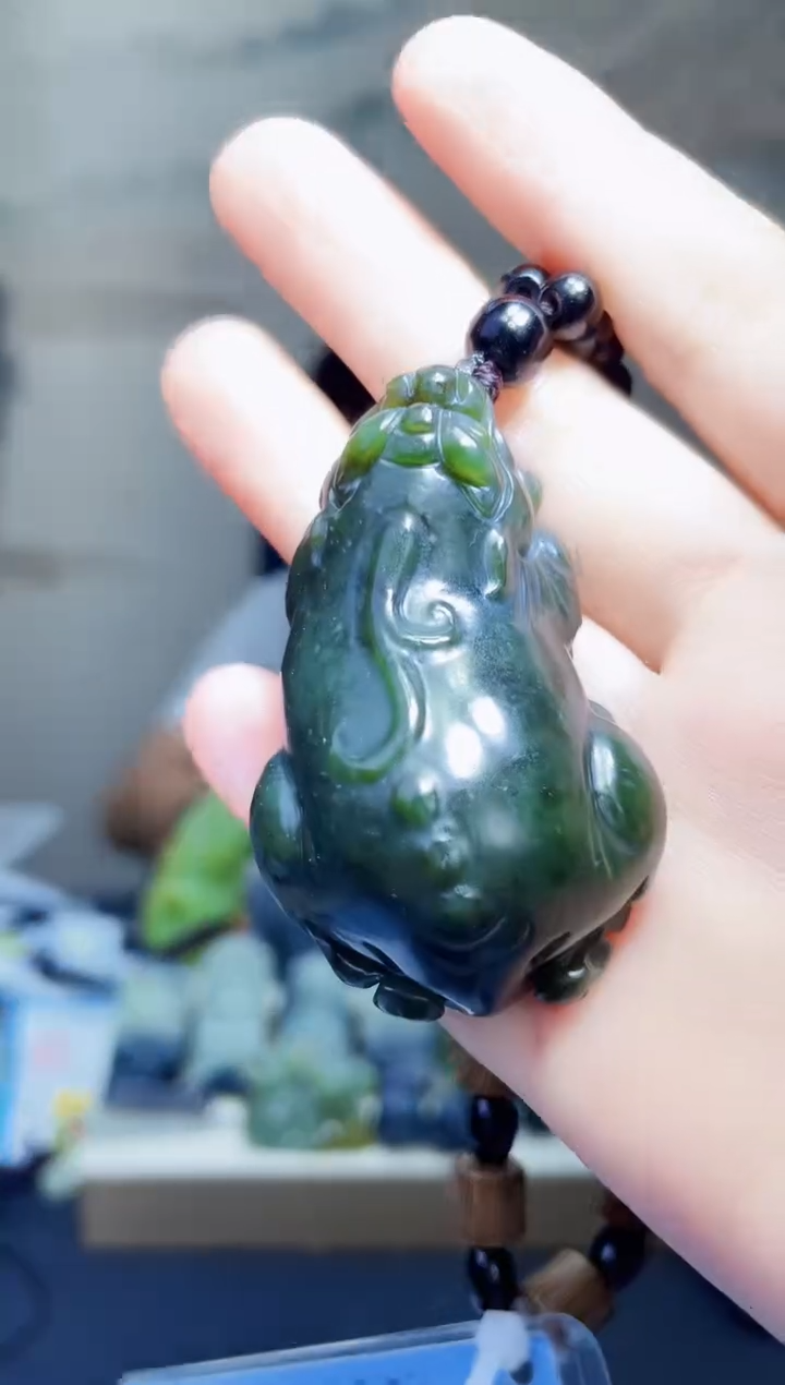 和田玉未镶嵌颈饰1