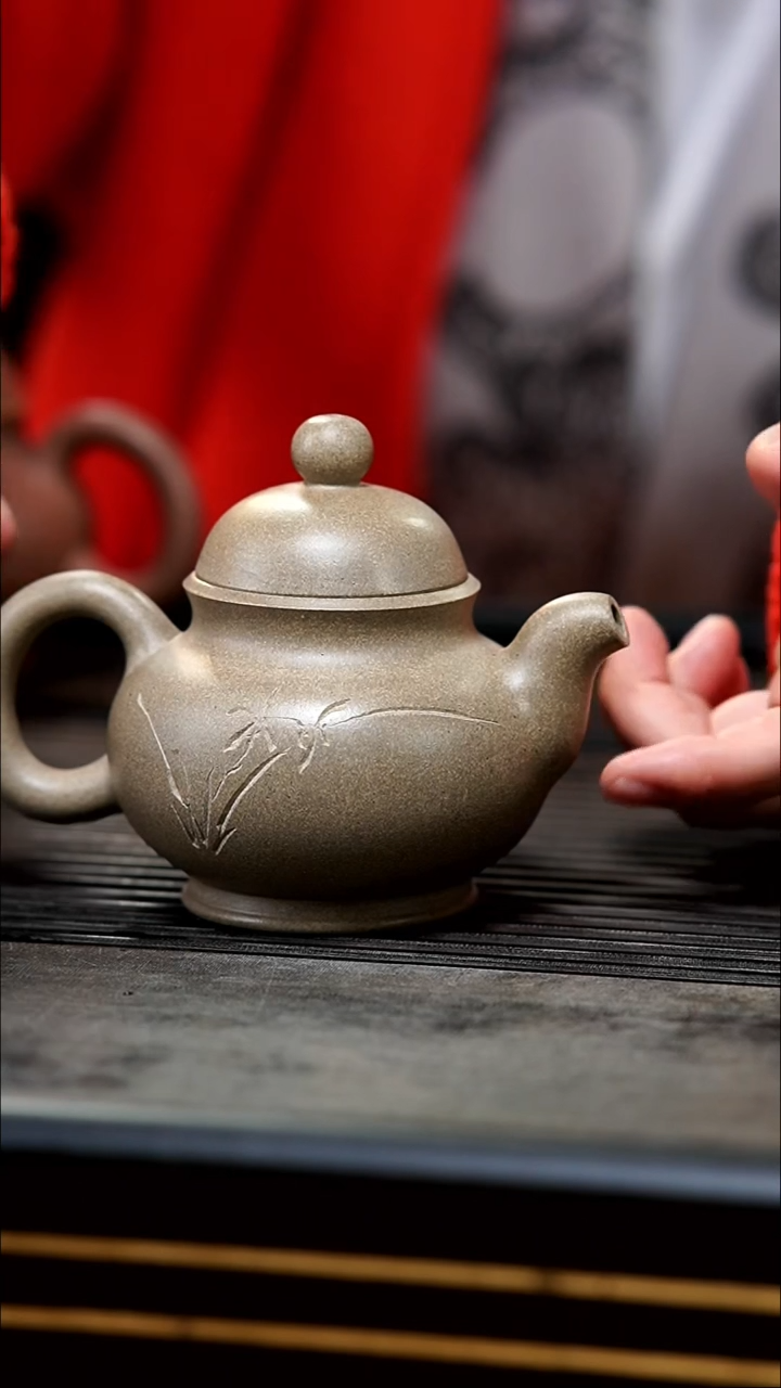 【闪购商品】紫砂茶壶全手工老段泥沙漠之舟兰草刻绘款180cc