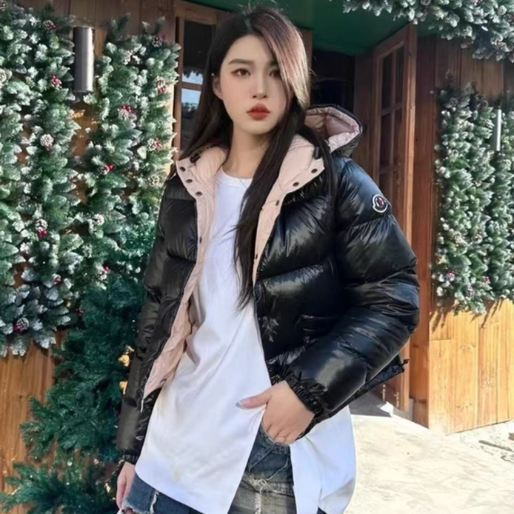 99新 MONCLER 蒙可睐 亮面连帽羽绒服 1码 11333