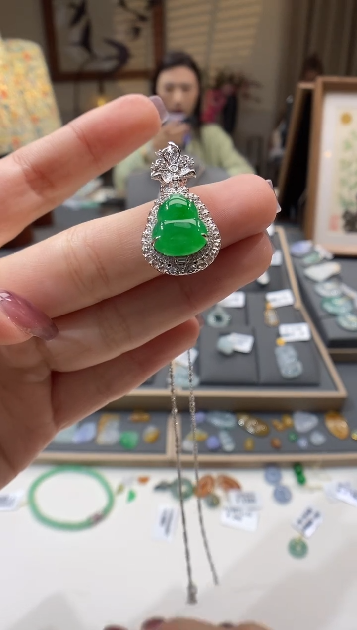 【闪购商品】翡翠颈饰18K金镶嵌葫芦