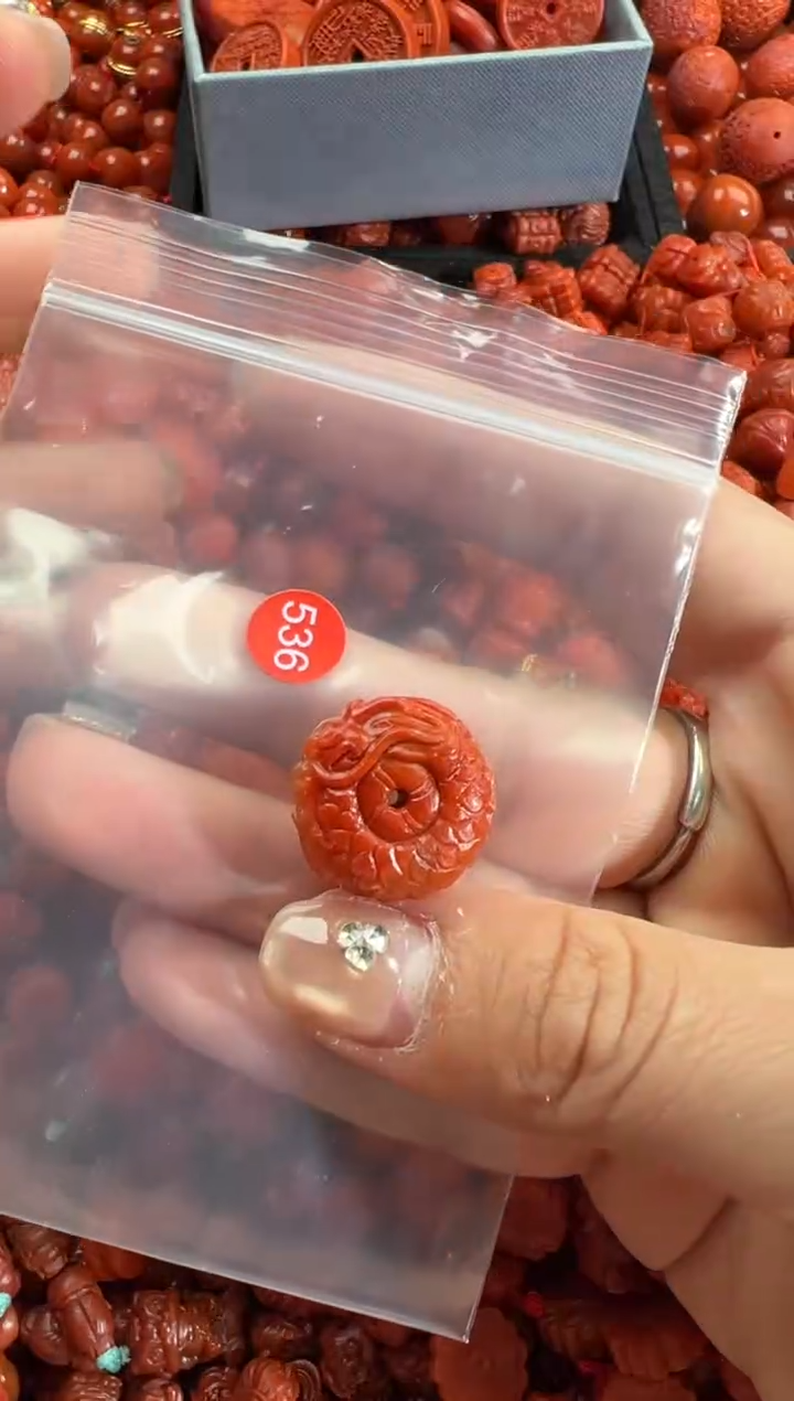 南红玛瑙未镶嵌颈饰1