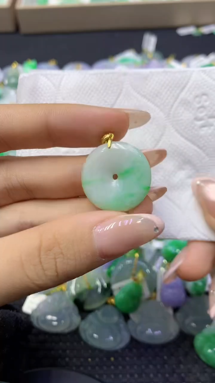 颈饰未镶嵌翡翠天然缅甸翡翠A货