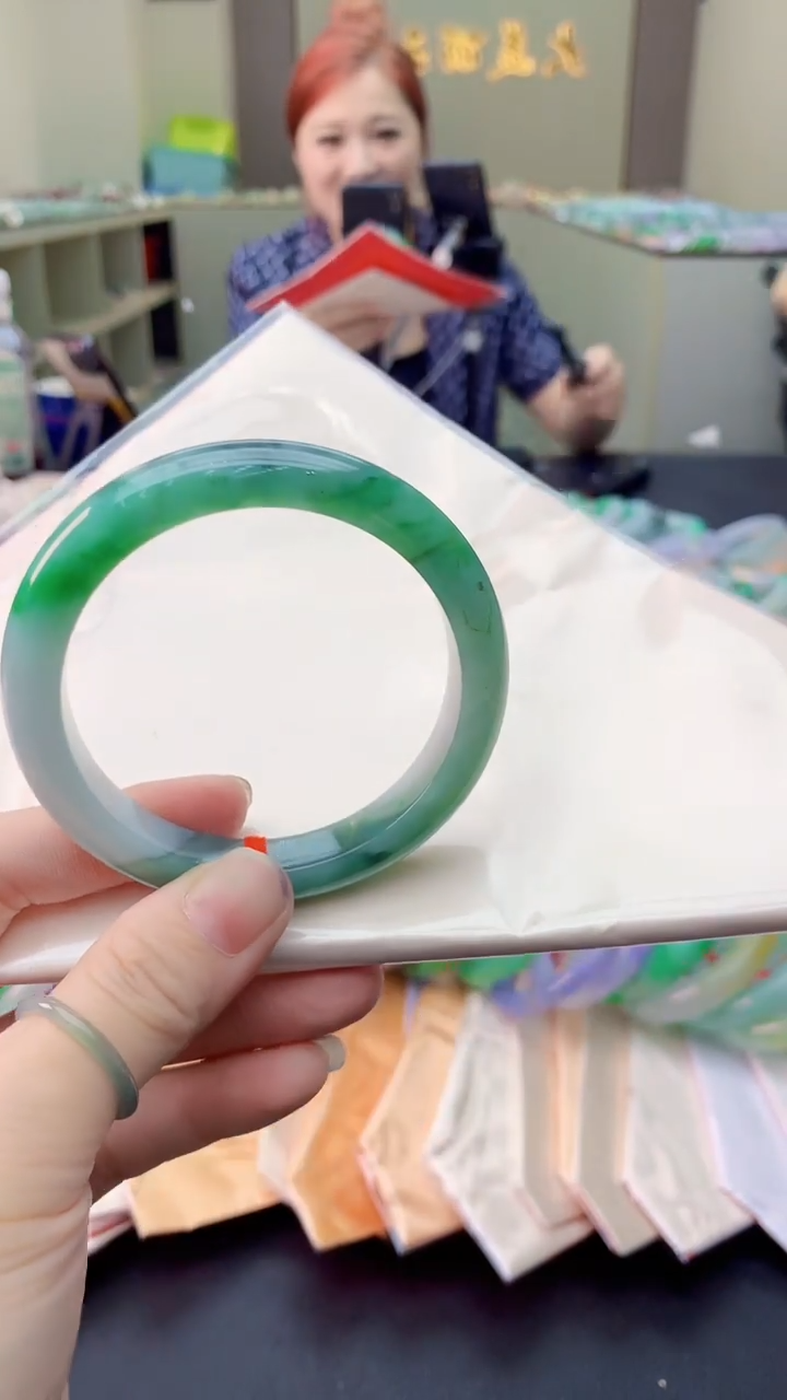 翡翠手镯未镶嵌0700790868