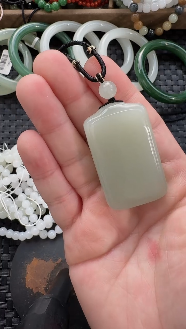 颈饰未镶嵌和田玉无事牌