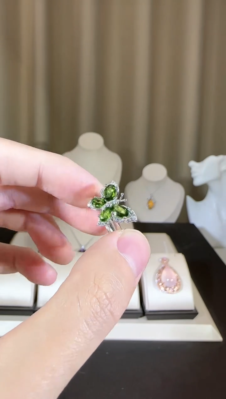 【闪购商品】透辉石戒指银S925镶嵌蝴蝶款