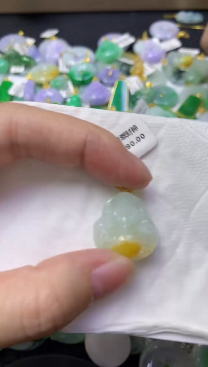 颈饰18K金镶嵌翡翠天然缅甸翡翠A货