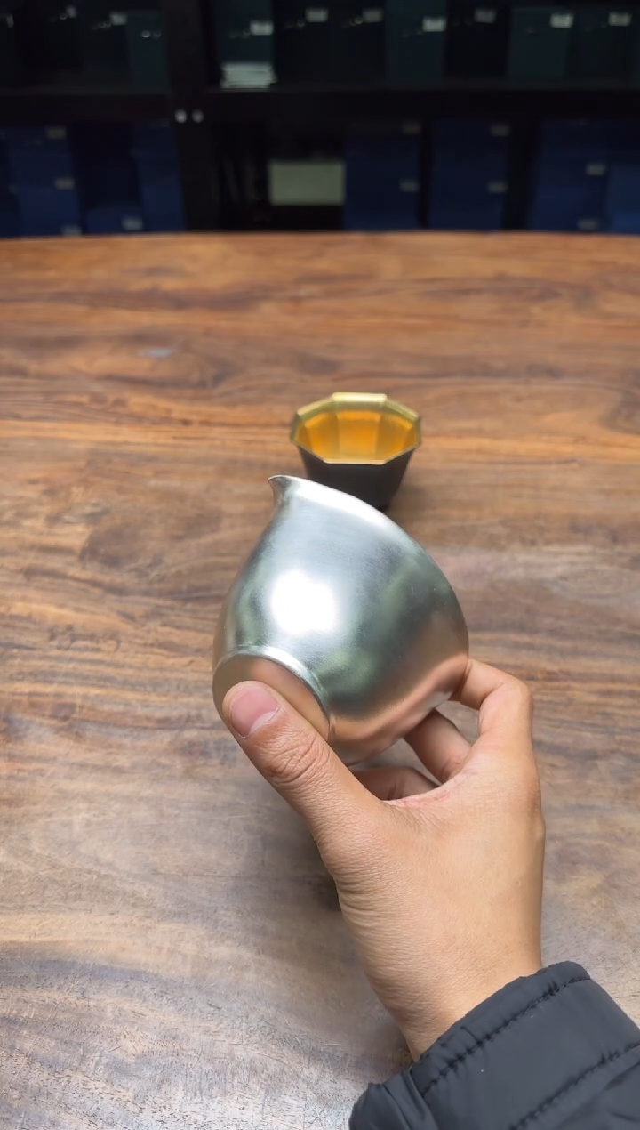 金**金荣器 银-水滴公道杯