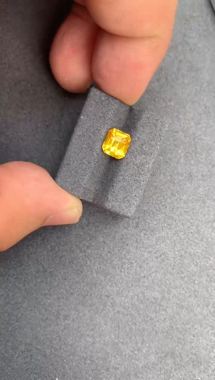 【闪购商品】彩色蓝宝石裸石未镶嵌2.3ct黄蓝宝