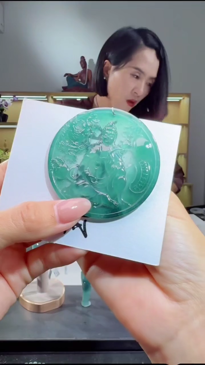 吊坠(赠链)未镶嵌翡翠观音（多样性发其一）