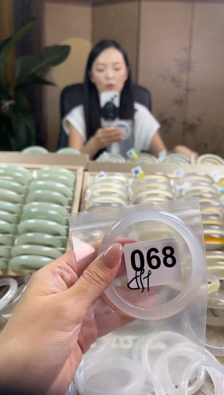 手镯玛瑙/玉髓未镶嵌068