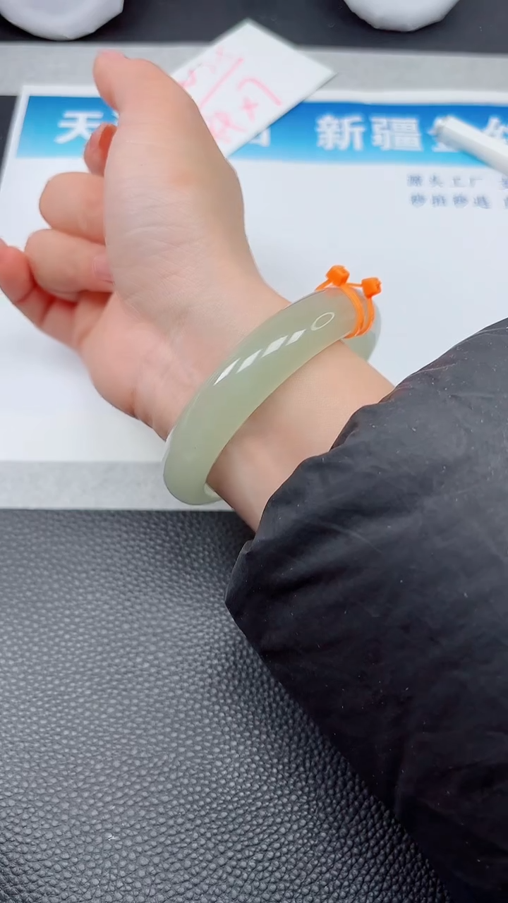 【闪购商品】石英质玉手镯未镶嵌A400