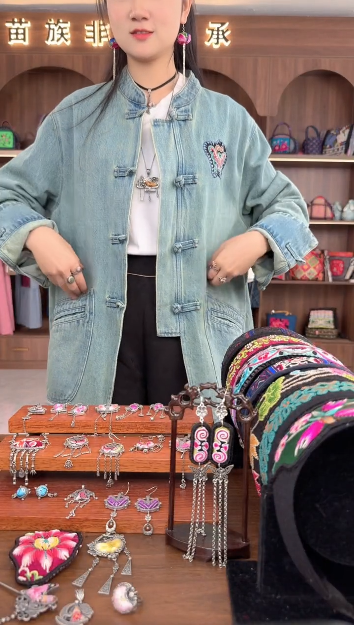 【闪购商品】织绣扶光苗绣传承L26