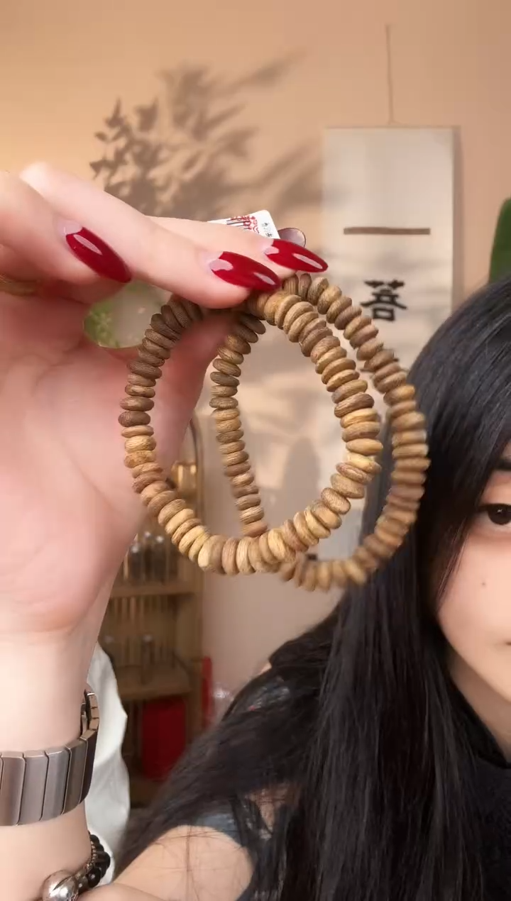 【闪购商品】沉香手串虫漏随型单圈1件多样性发货-4