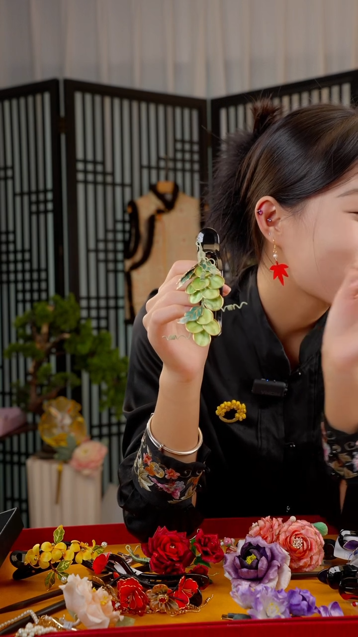 刺绣非遗绒花手工饰品