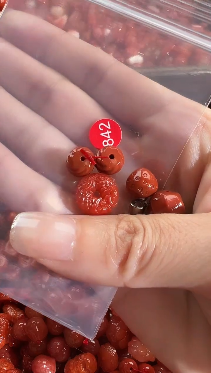 颈饰未镶嵌南红玛瑙1