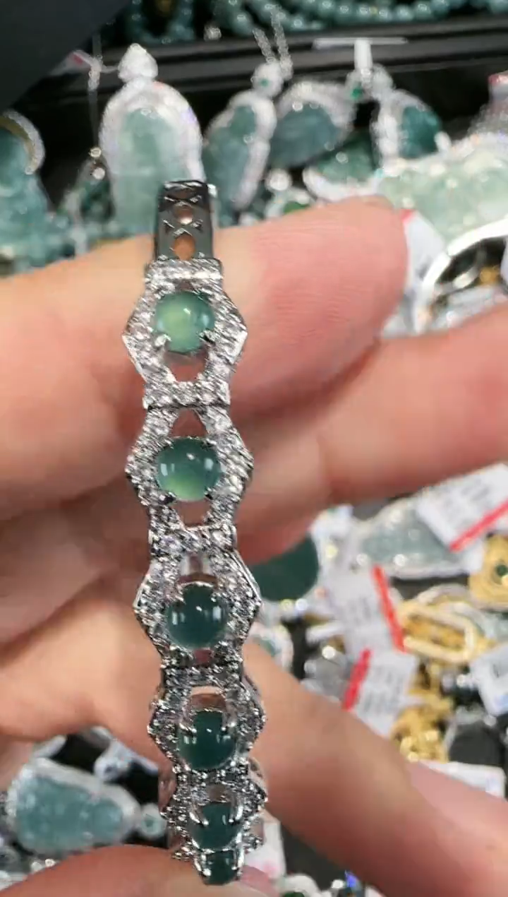 【闪购商品】翡翠吊坠(赠链)未镶嵌天然翡翠A货